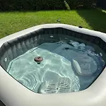 Traumhafte Haushaelfte Mit Kamin, Garten & Whirlpool *