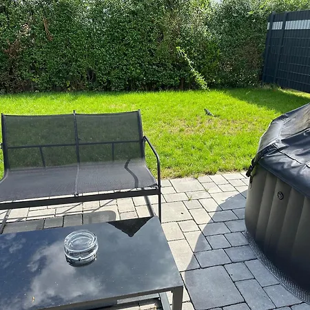 Traumhafte Haushaelfte Mit Kamin, Garten & Whirlpool アパート ベルリン