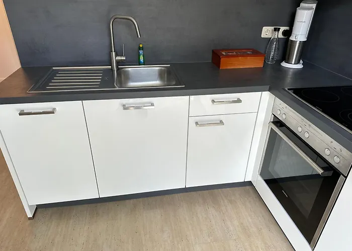 Traumhafte Haushaelfte Mit Kamin, Garten & Whirlpool ברלין