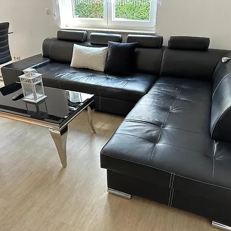 Traumhafte Haushaelfte Mit Kamin, Garten & Whirlpool Appartement *