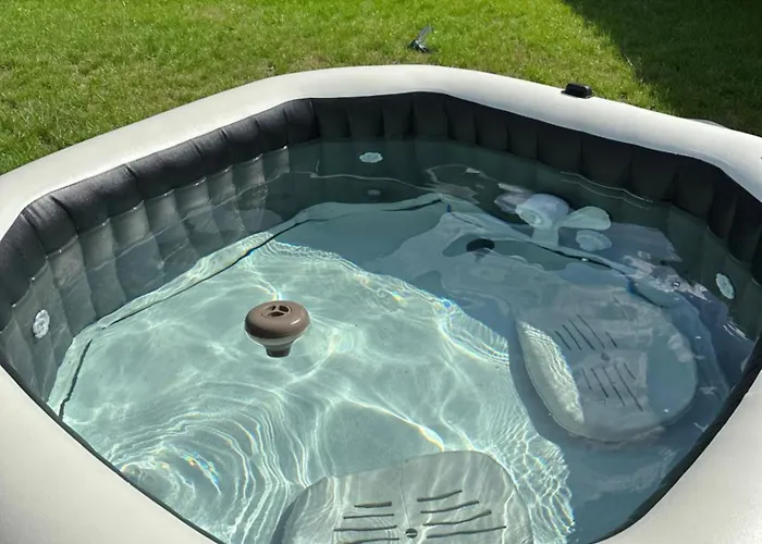 Traumhafte Haushaelfte Mit Kamin, Garten & Whirlpool *