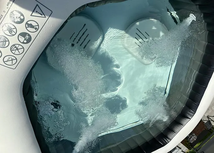 Traumhafte Haushaelfte Mit Kamin, Garten & Whirlpool Apartamento *