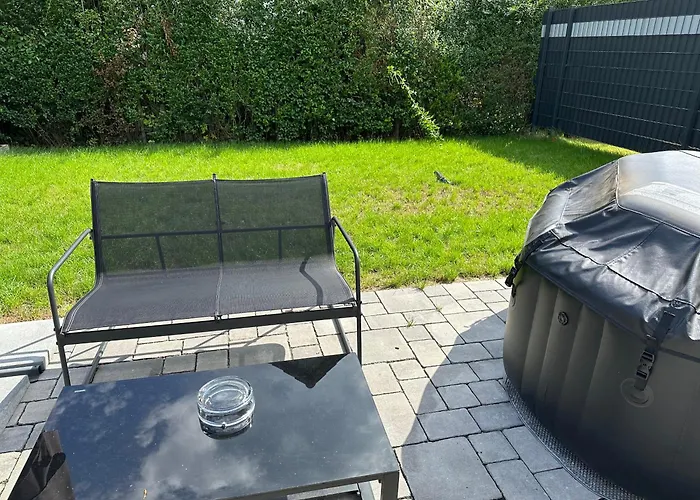 Traumhafte Haushaelfte Mit Kamin, Garten & Whirlpool Lejlighed Berlin