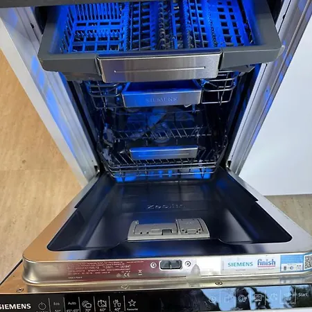 Traumhafte Haushaelfte Mit Kamin, Garten & Whirlpool דירה *