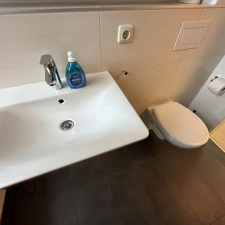 Traumhafte Haushaelfte Mit Kamin, Garten & Whirlpool דירה *