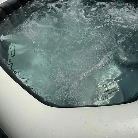 Traumhafte Haushaelfte Mit Kamin, Garten & Whirlpool דירה *