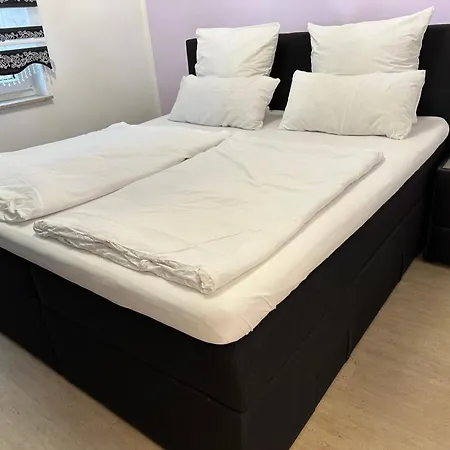 Traumhafte Haushaelfte Mit Kamin, Garten & Whirlpool ברלין