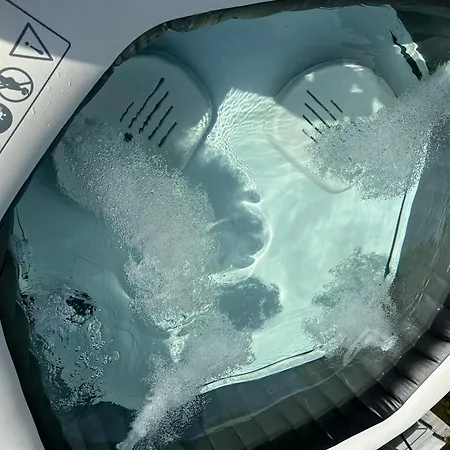 Traumhafte Haushaelfte Mit Kamin, Garten & Whirlpool Apartamento *